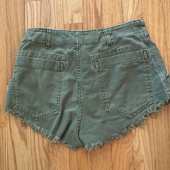 Free People green shorts raw edge adorable nice pockets sz 26 see waist photo - Picture 3 of 7